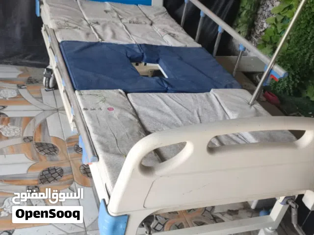 سرير طبي للبيع نضيف سعر 550وبي مجال للشراي أقره الوصف مهم...