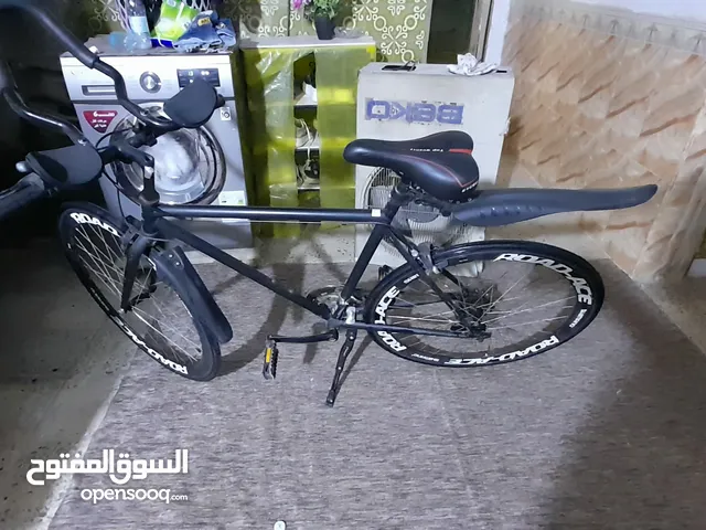 السلام عليكم بايسكل c700 باله جديد نضافته 99% بريكات نوع برو ماكس  وبدالات كله شغال نوع شيمانو