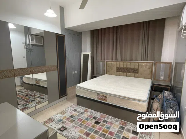 شقة أنيقة مفروشة تأثيث راقي 1BHK غرفة وصالة بالخوير مقابل الوزارات