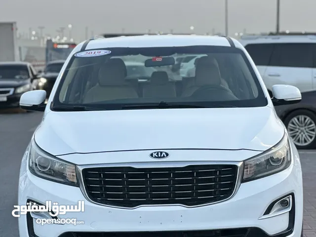 Used Kia Carnival in Sharjah