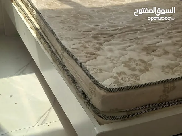 سرير خشب عدد 2 مغرد للبيع