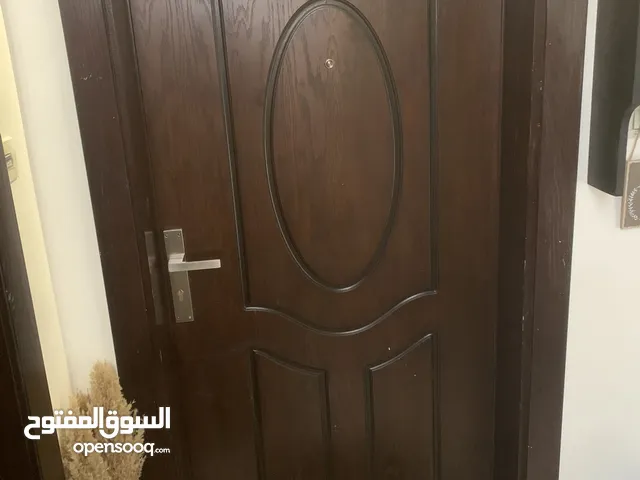باب خشب خارجي مع عين سحريه