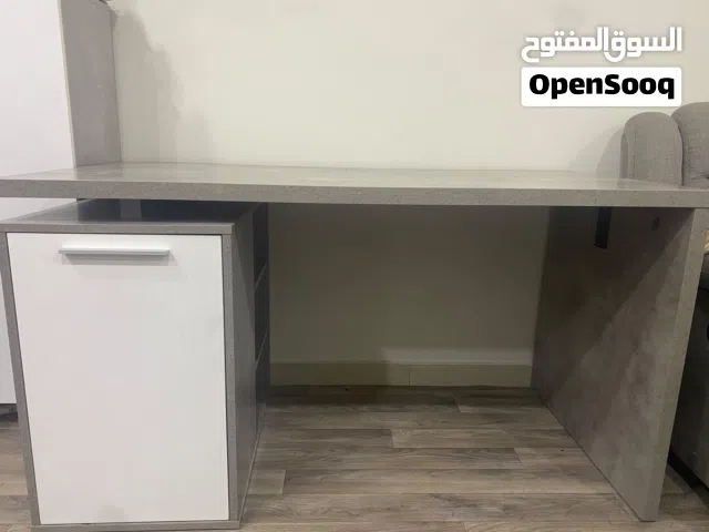 طاولة مكتب / دراسة للبيع