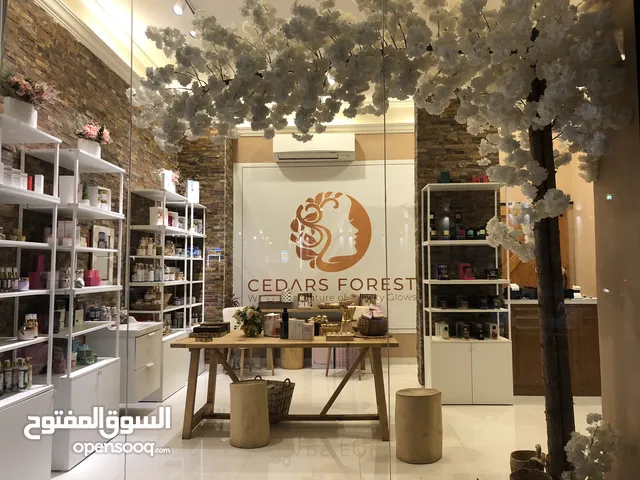 محل راقي في شارع خليفه عطور ومستحضرات التجميل الطبيعية للبيع