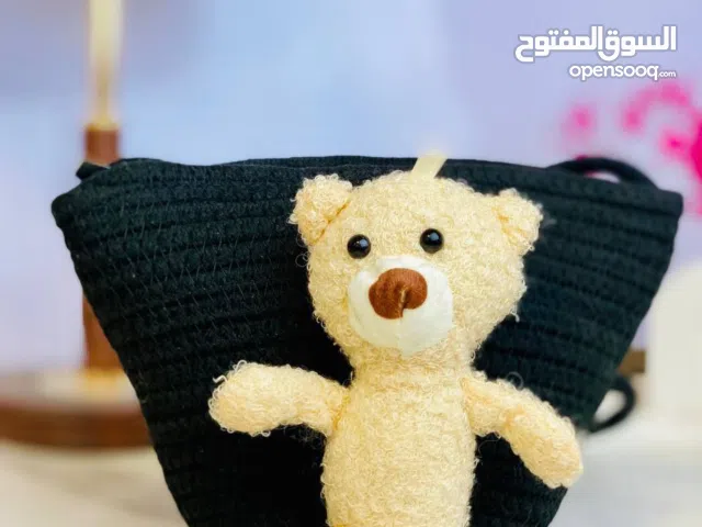 منتجات واكسسورات ومنحفات وملابس وهداية ومنتجات بشرة ومنتجات شعر وكلشي متوفر طلبو ودللو