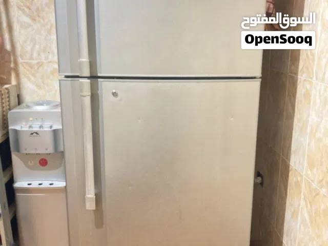 براد هيتاشي (Hitachi) مستعمل بحالة جيدة - سعة كبيرة وبابين علوي/سفلي - لون سيلفر