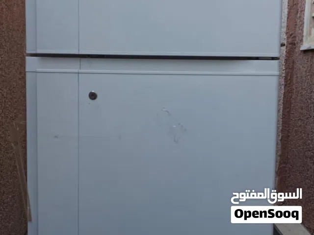ثلاجة ميتسوبيشي نظيفة إستعمال خفيف