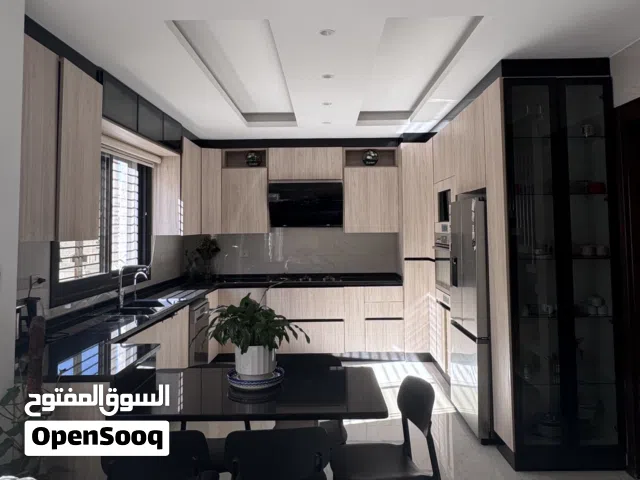 مطبخ لاتيه لون البيجيات للبيع بحاله ممتازه