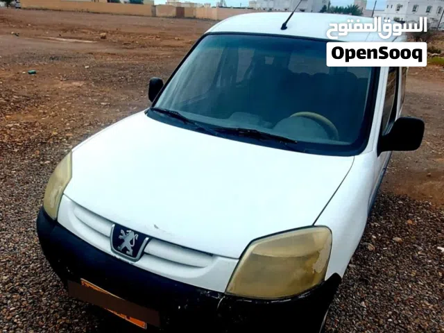 2011 بيجو بارتنر Van Short Body