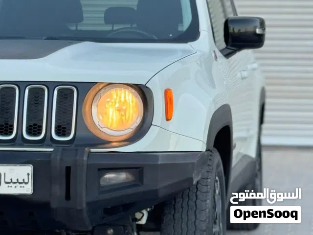2016 جيب رينيجادى Trailhawk