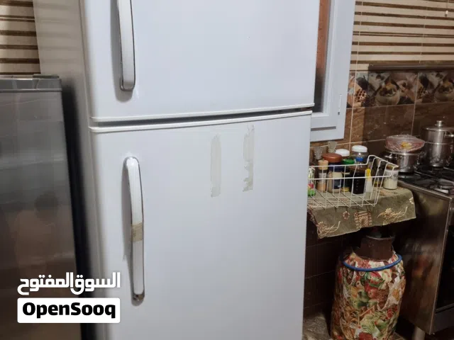 ثلاجة للبيع استعمال نضيف ...تبرد و تجمد ماشاءالله
