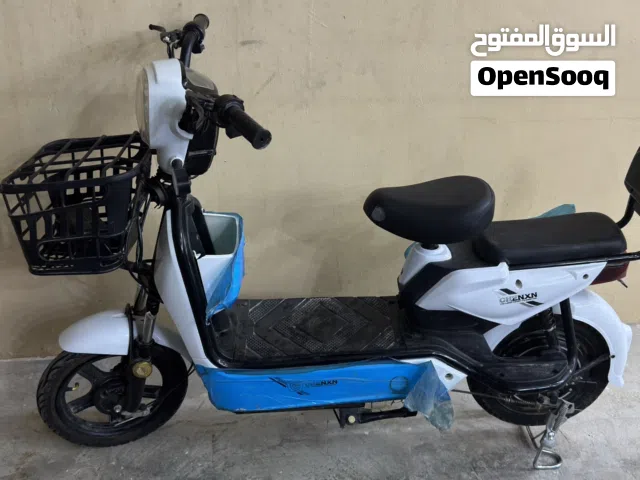 سكوتر للبيع ( الوصف مهم ) .