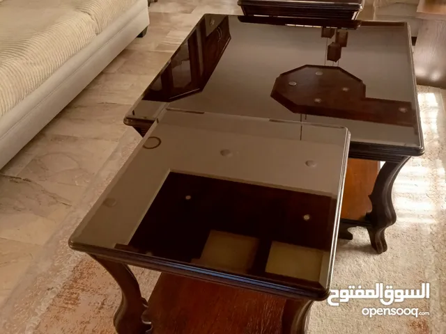 طاولات خشب مجلس