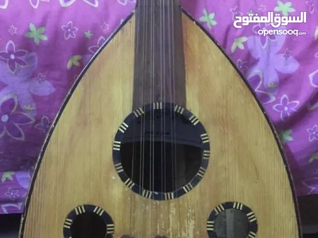 عود موسيقي مصري الصنع