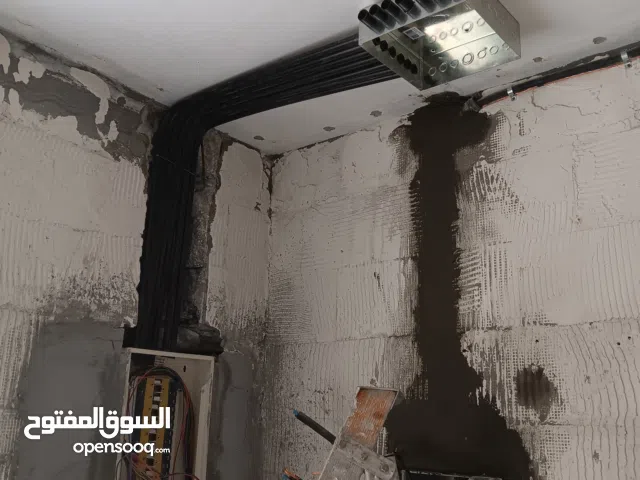 فني كهربائي وسباك موجود بالدمام تأسيس تشطيب صيانه شغل نظيف وأسعار مناسبه بأذن الله