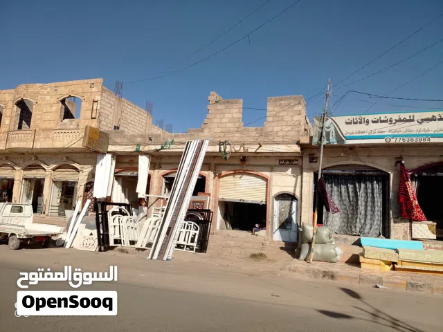 للإيجار محل تجاري مميز بموقع تجاري بامتياز – المطار الخط الجديد.بنقل قدم مليون ريال يمني فقط لاغير.