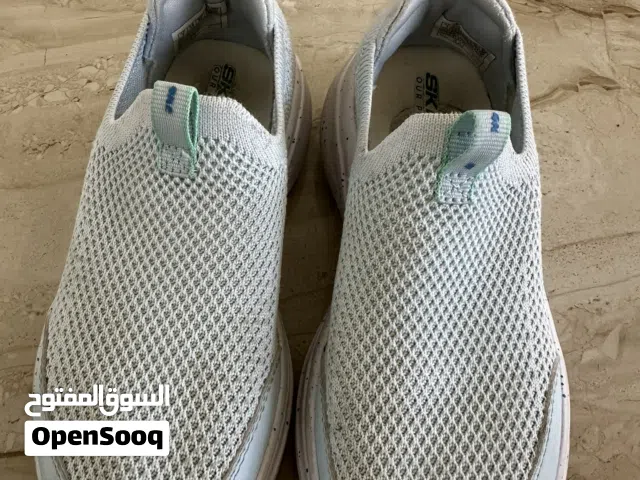 حذاء سكتشرز رياضي بناتي
