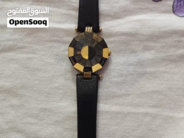ساعه نسائيه ماركة omax الاصليه ...... مستعمله