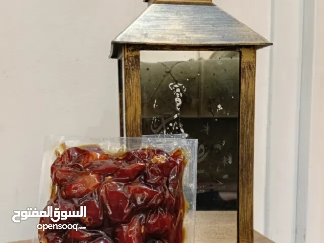 للبيع بسعر ممتاز كارتونة تمر ذو جودة عالية