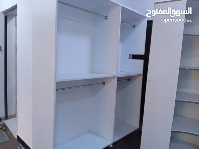 خزانة احذية + خزانة ملابس  خزانة الاخذية متكونة من 5 رفوف وخزانة الملابس متكونة من 4 رفوف