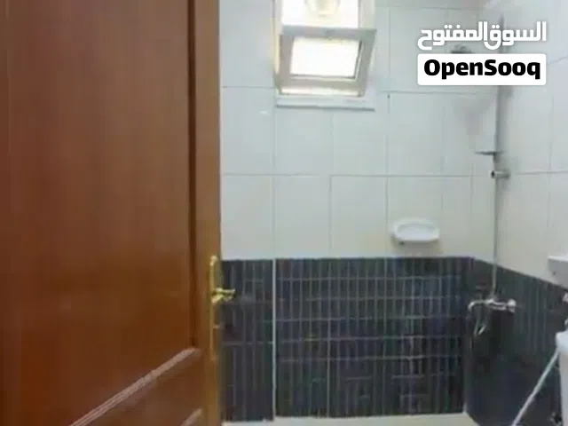شقه لليجار في ميدان حولي السالميه قطعه11خلف البنزيمه الي ع الرابع