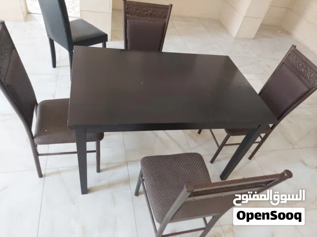 طرايبزة مع ثلاث كراسي حديد ممتازه من يرده عليه التواصل معانا نحنو نقدم الأفضل دائما الرجاء الاتصال ع