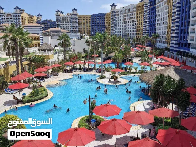 بورتو مارينا الساحل الشمالي شاليه لقطة للبيع بسعر مميز جدا يطل على حمام السباحة مباشرا