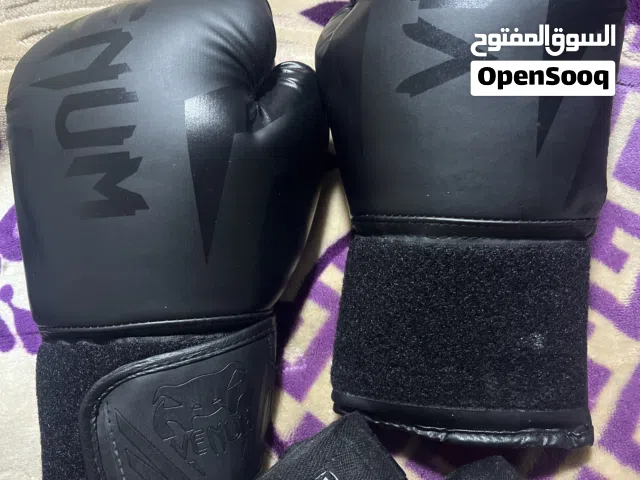 للبيع قفازات ملاكمة Venum أصلية لون أسود، مقاس M حالة شبه جديدة جدًا (استعمال مرة واحدة فقط)