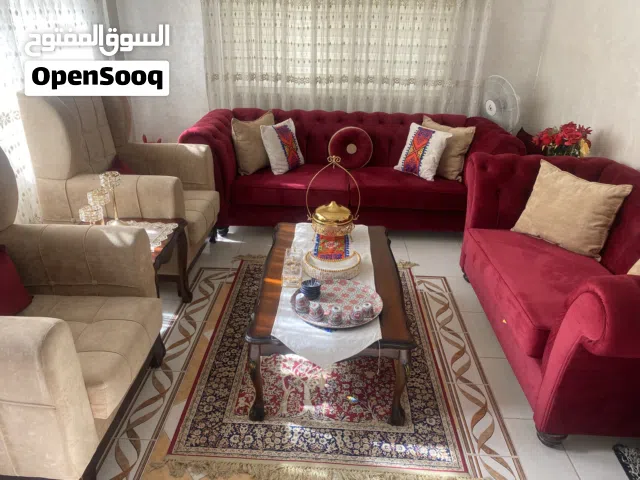 طقم كنب مع الطاولات