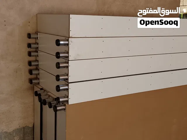 8 قطع رفوف مال كوزمتك سعر القطعه 40 ألف