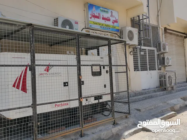 عيادات عدد اربعه الأطباء كل عياده تحتوي على غرفة طبيب وصالة انتظار