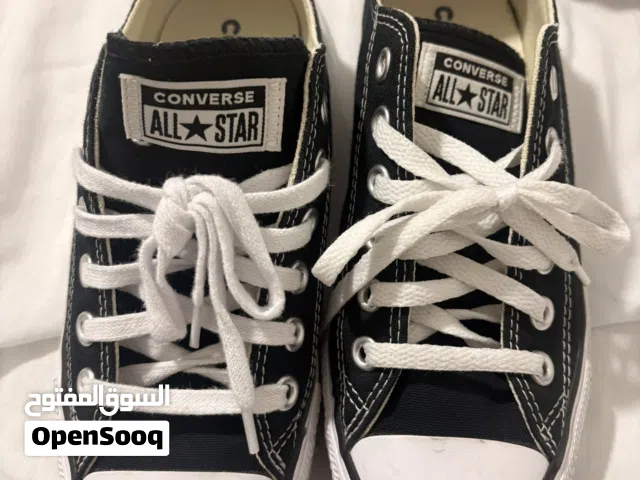 Converse unisex low-top sneakers