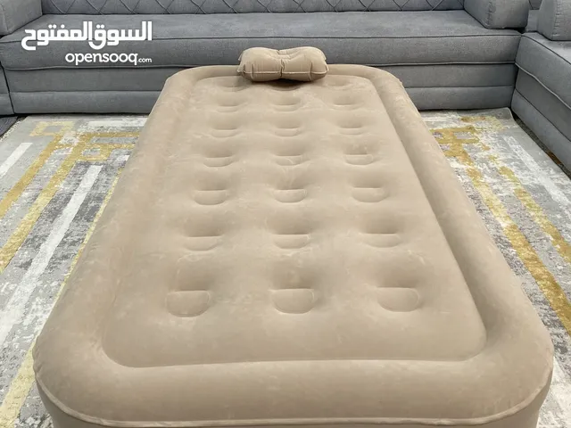 سرير هوائي مناسب لتخيم
