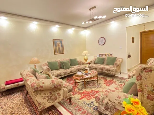 شقة طابق ارضي في اجمل وارقى مناطق جبل عمان قرب الرويال :