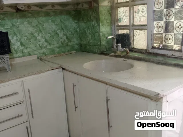 كاونتر كامل كله مرمر ابيض 8قطع سنك متر وسبعين وقطعه متر وقطعه متر وربع وقطعه طويله وقطعه مترين وملحق