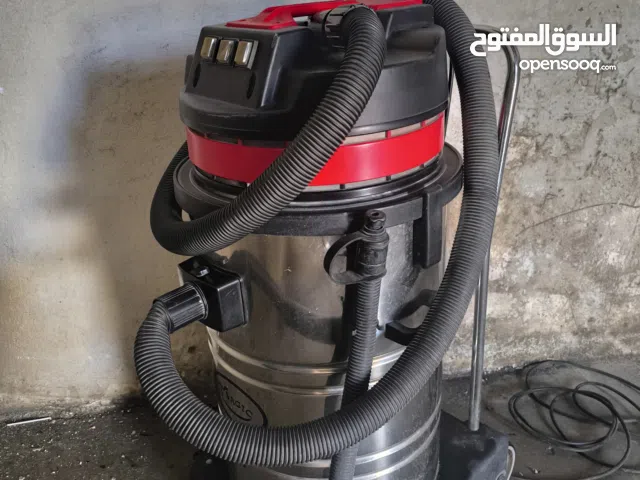 عدة مغسلة سيارات بحالة جيدة جدآ  جيتور 2500 بار اتوماتيك  مكنسة كهربا 3 روس  مضحة مي +اتومتيك