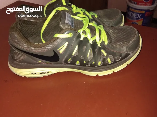 حذاء رياضي