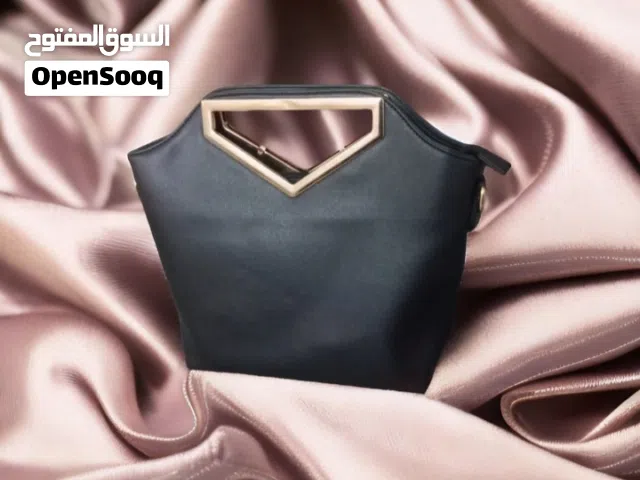 حقيبة يد باللون الأسود