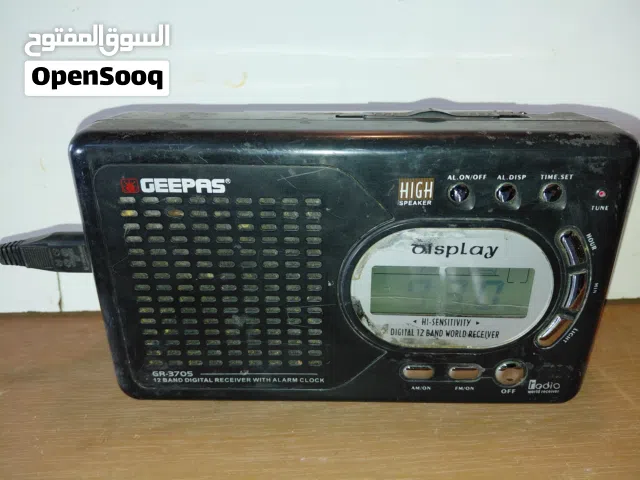 راديو رقمي بـ 12 موجة مع ساعة منبه.