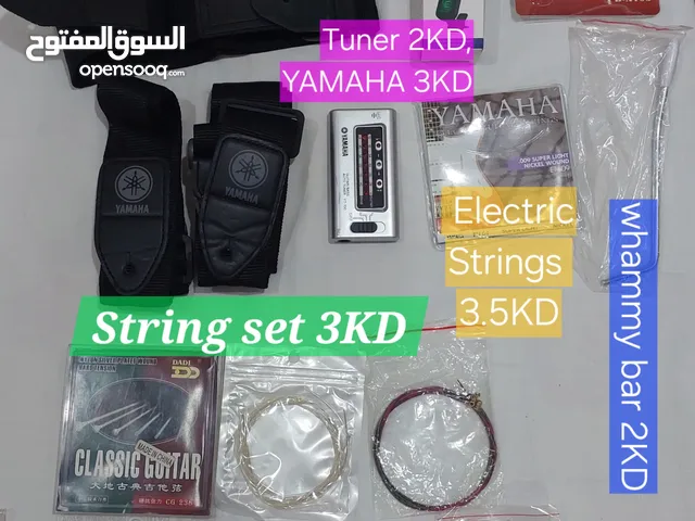 مجموعة من اكسسوارات الآلات الموسيقية