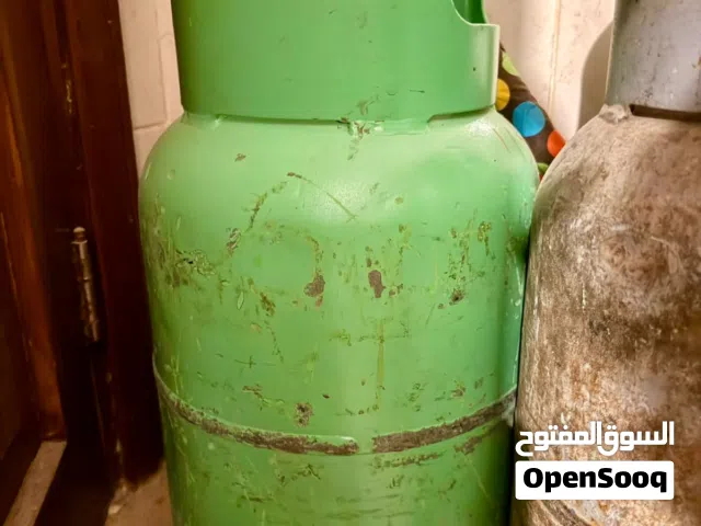 متوفر 4 جرات غاز فارغة