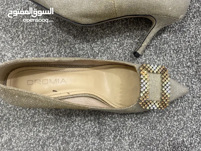 Gold Sandals in Al Ahmadi