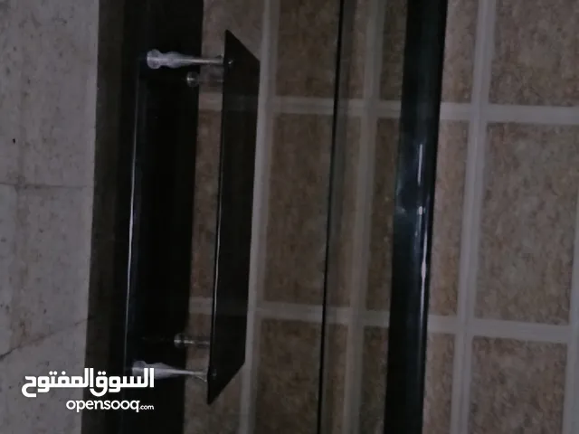 طاولة شاشة قزاز اسود