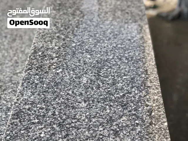 نوفر جميع أنواع الرخام والجرانيت مستورد ومحلي – تشطيبات عالية الجودة مناسب للمطابخ، الأرضيات، الواجه