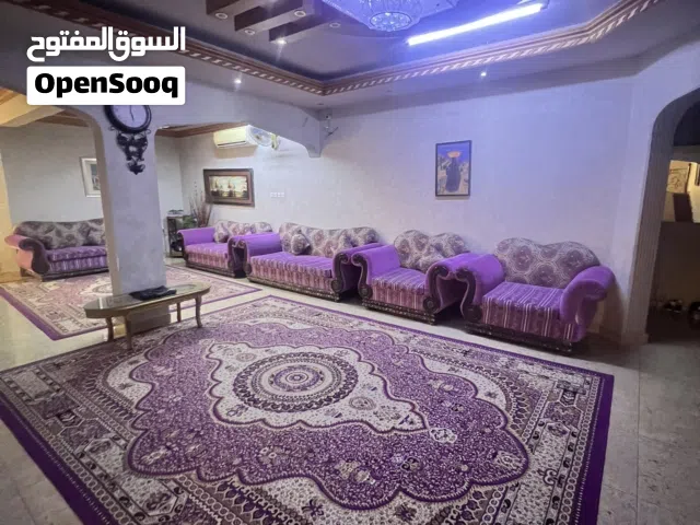 كنبات للبيع بحالة ممتازه مع فرشتين ارضية (زوالي)