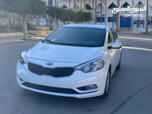 كيا فورتي KIA FORTE بسم الله ما شاء الله سيارة نظيفه جدا جدا بلون ابيض ملكي مميز جدا السيارة بحالة 1