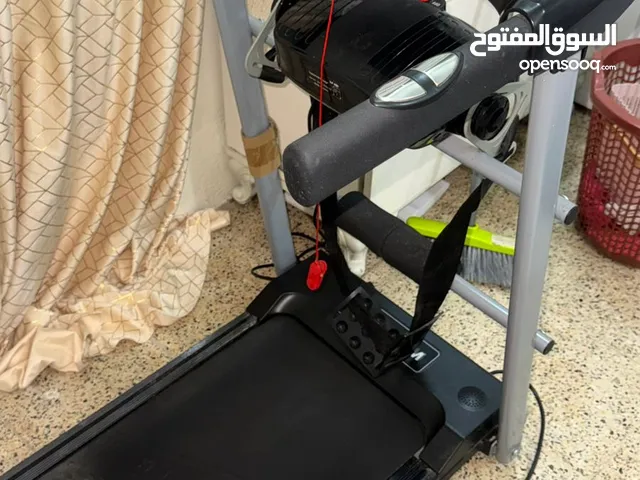 جهاز مشي منزلي من ماركة House Gym بحالة ممتازة جدا يتحمل 120 كغم استخدام شهر واحد فقط