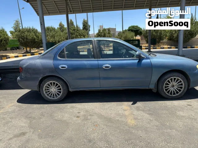 1996 هيونداي افانتي Standard