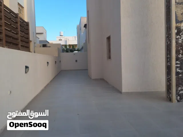 250 m2 More than 6 bedrooms Villa for Sale in Tripoli Al-Jabs
