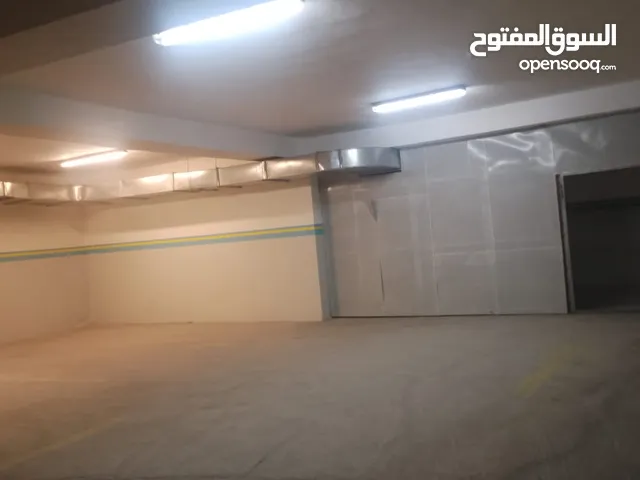 مخازن بموقع حيوي للإيجار ب المقابلين شارع الحرية مقابل الحريه مول